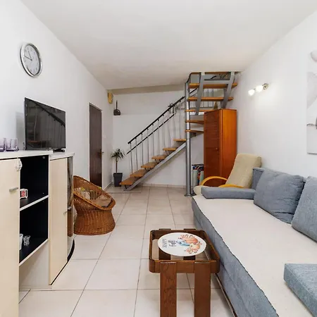 Holiday home Ema *